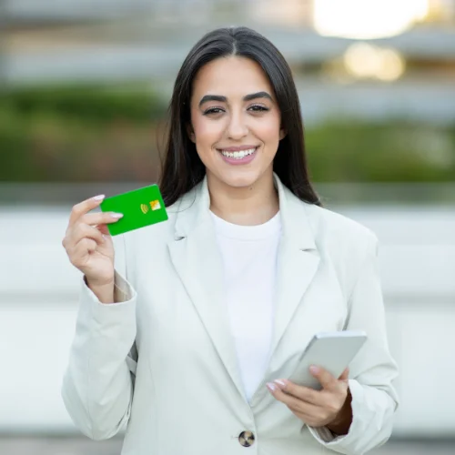 prise en charge cpam avec femme exposant sa carte vitale